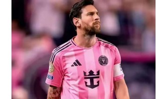 Auch im Alter bleibt die Liebe zum Fußball bestehen. Auch im Alter bleibt die Liebe zum Fußball bestehen.