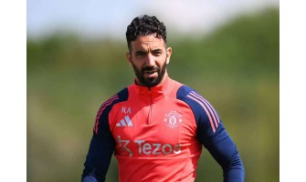 Liverpool und Manchester United haben viele neue Spieler willkommen geheißen. Liverpool und Manchester United haben viele neue Spieler willkommen geheißen.