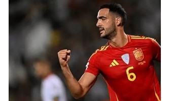 Vom Mittelfeld in den Sturm: Merino erzielt einen spektakulären Hattrick.