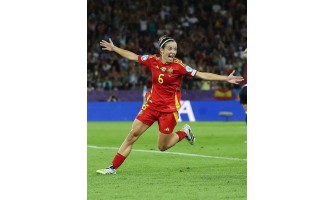 Der Fußballweg der Heldin Aitana Bombati Der Fußballweg der Heldin Aitana Bombati