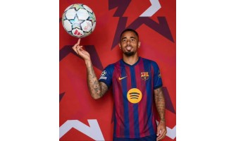 Jesus tauschte sein rot-weißes Trikot gegen blau-rot.
